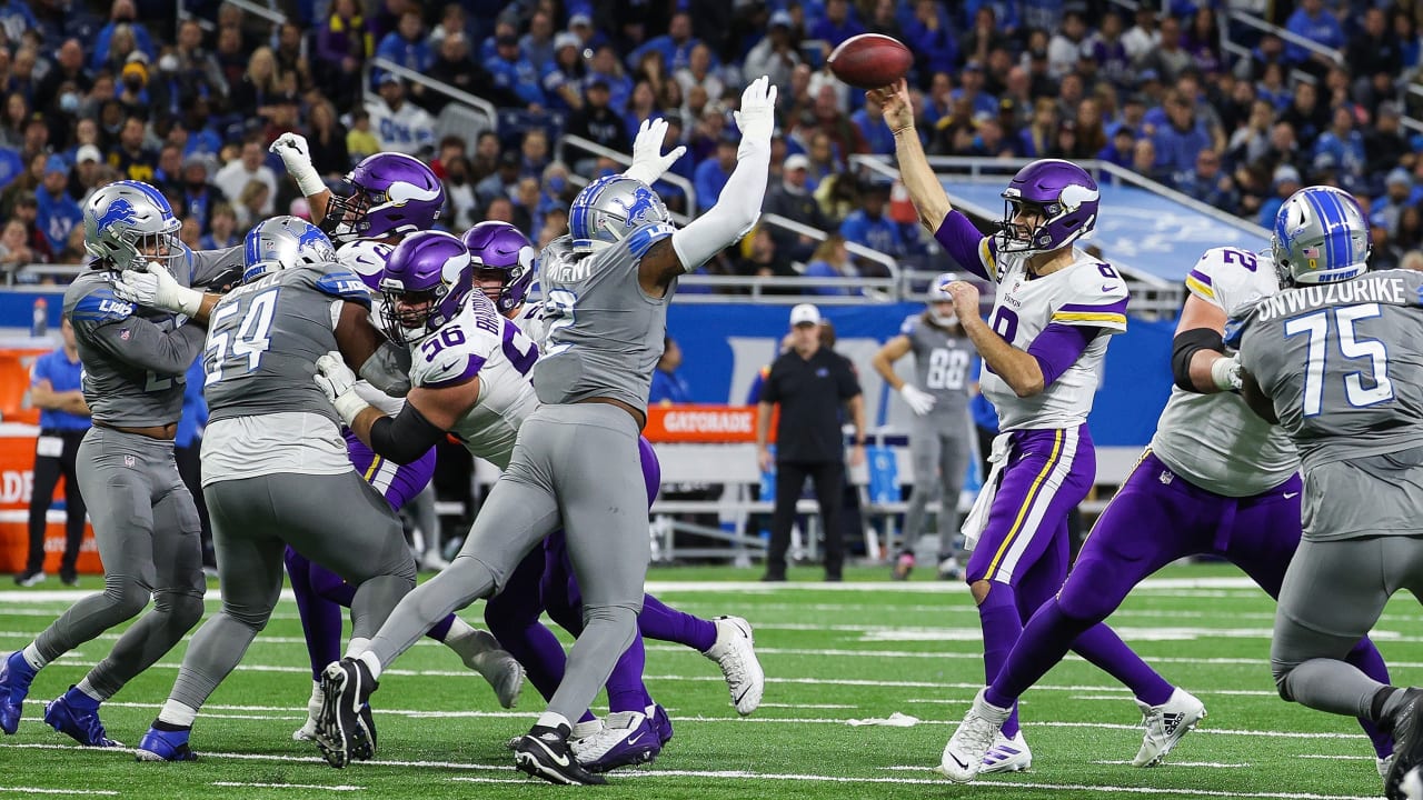 Minnesota Vikings offensive tackle Ezra Cleveland (72), right, and  offensive tackle Brian O'Neill (75) in action in the first quarter during  an NFL football game against the Atlanta Falcons, Sunday, Oct. 18