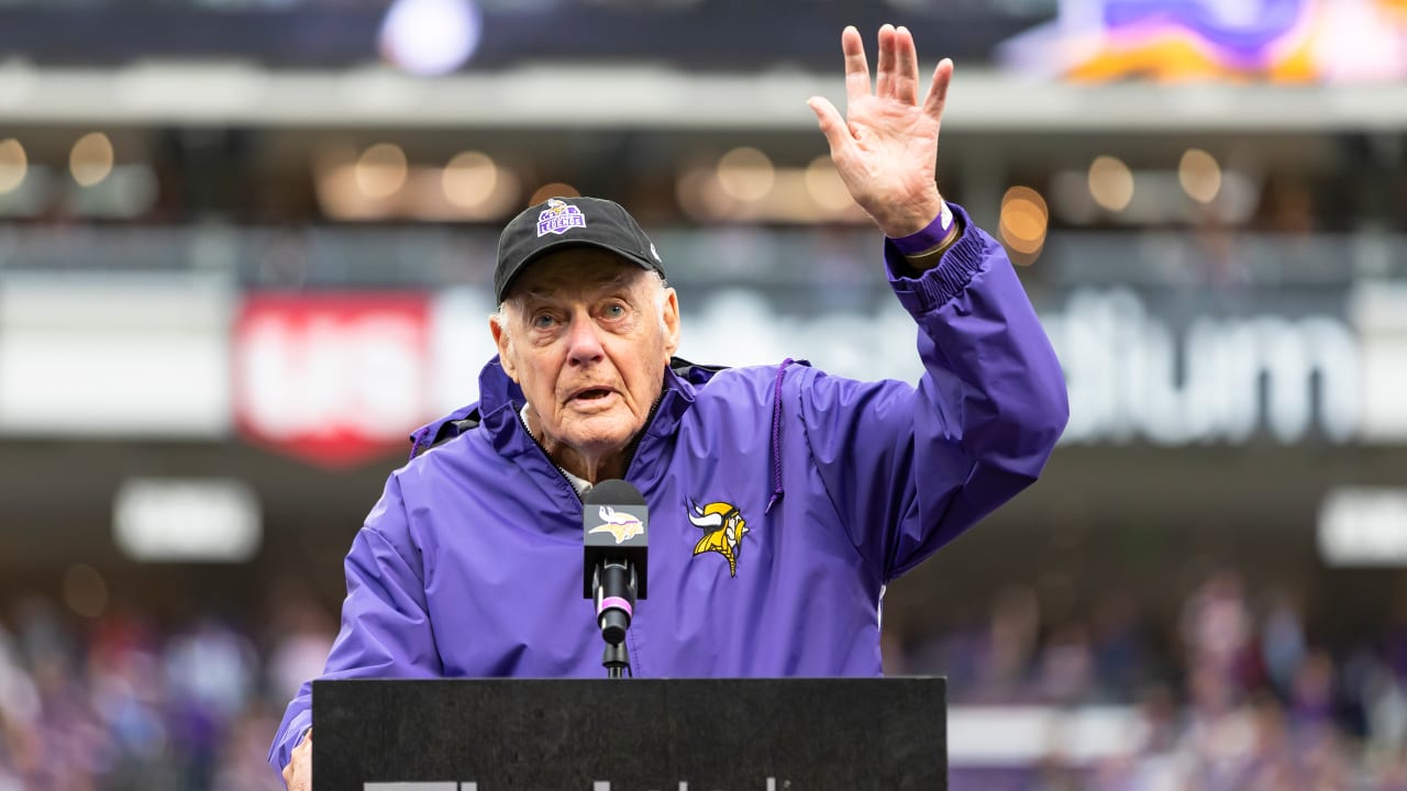 Michele Tafoya Interviews Spectacularly Unique Bud Grant on