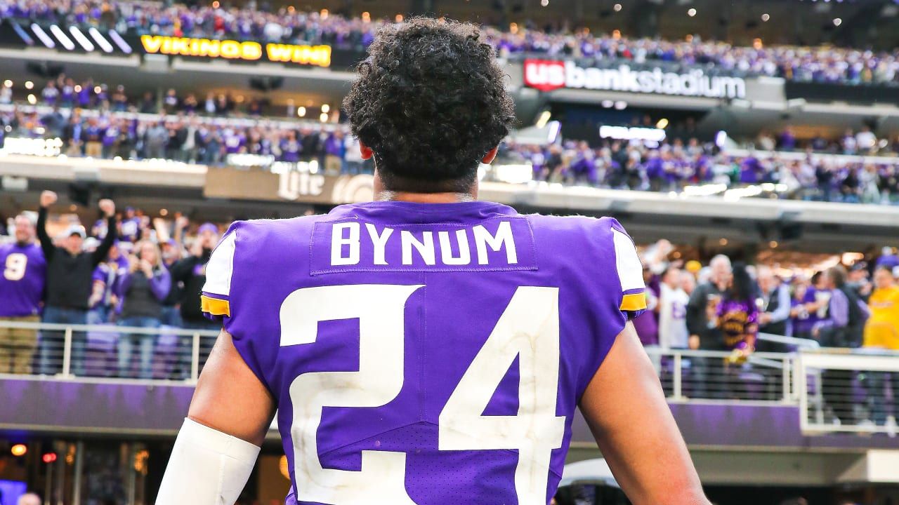 Minnesota Vikings safety Camryn Bynum warms up before their game against  the San Francisco 49ers during an NFL preseason football game, Saturday,  Aug. 20, 2022, in Minneapolis. (AP Photo/Craig Lassig Stock Photo 