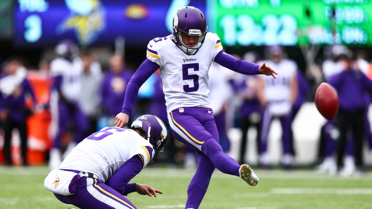 New Orleans, USA. 9th August 2019: Minnesota Vikings kicker Dan Bailey (5)  approaches the ball on a kickoff in the first half at the Mercedes Benz  Superdome in New Orleans, LA. Jonathan