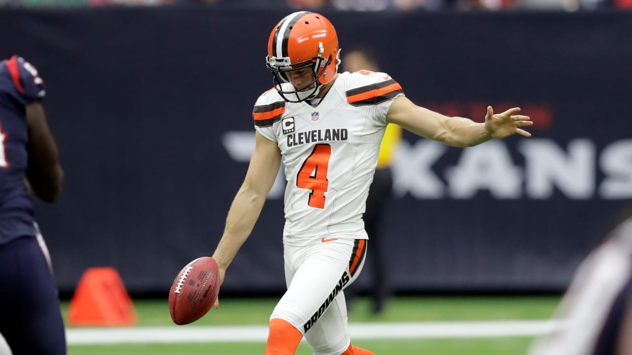 Browns sign punter Dustin Colquitt