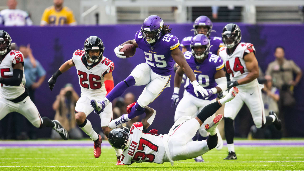 Vikings' Cook looks to hit legendary mark vs Cowboys