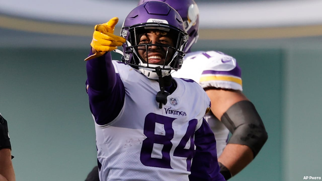 Helmet Stalker on X: Vikings WR Justin Jefferson was named the 2022 NFL  Offensive Player of the Year. Jefferson wore a Schutt F7 UR1 with an F7-ROPO-SW-NB-VC  facemask; PRIZM Clear Oakley visor