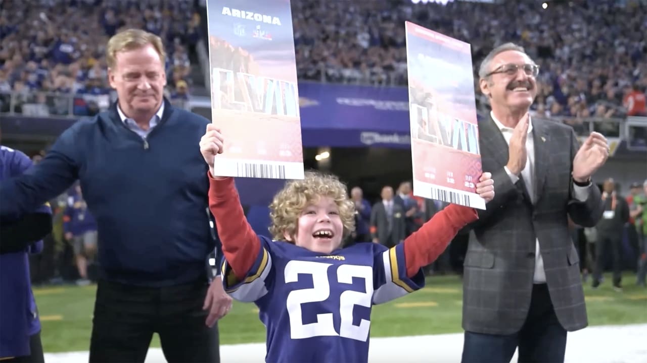 NFL Commissioner Roger Goodell Surprises Young Minnesota Vikings