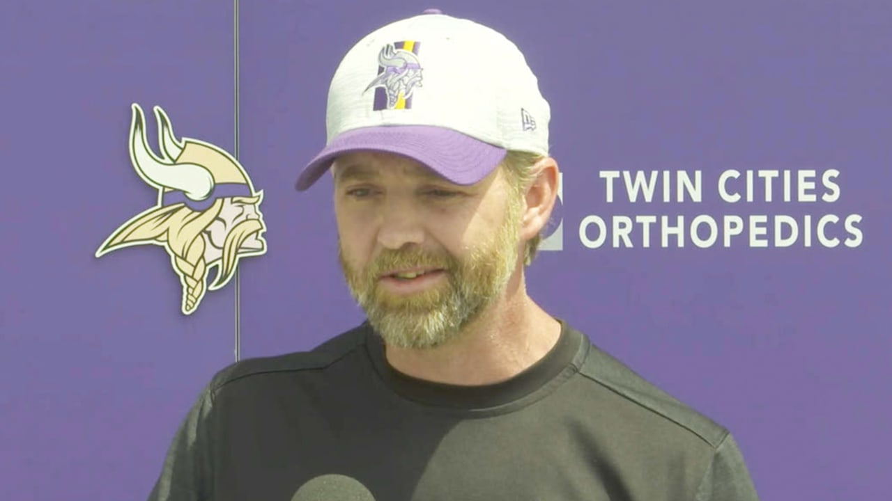 Vikings offensive coordinator Wes Phillips analyzes a Kirk Cousins