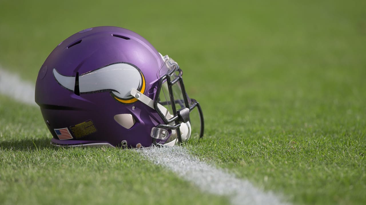 Vikings Sign 9 Practice Squad Players to Futures Contracts