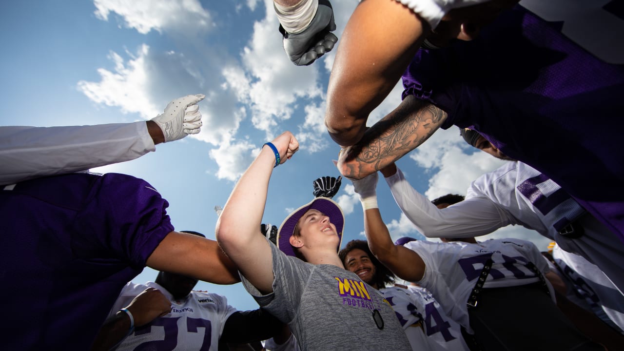 Young Fan Breaks Down Vikings Huddle at Training Camp