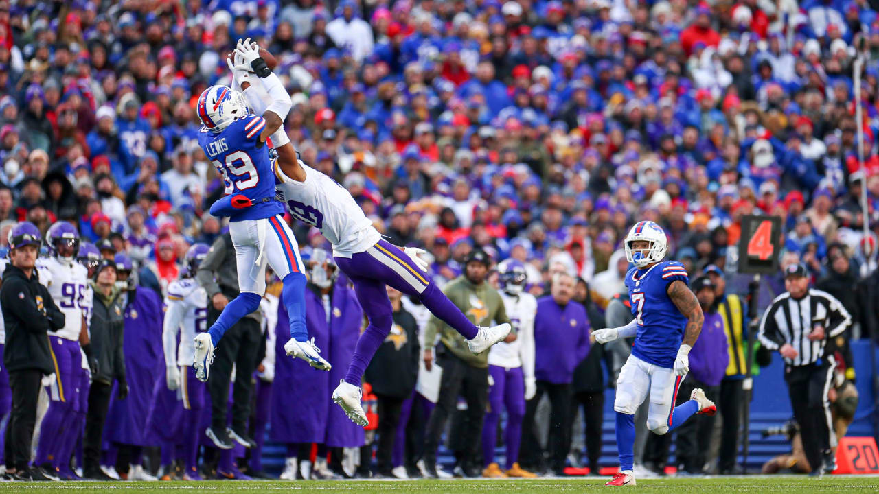 Justin Jefferson: Vikings WR makes catch of the year against Bills