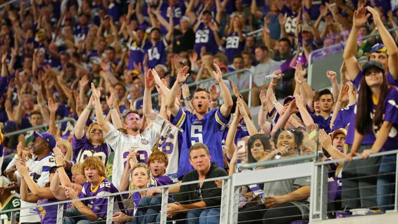 SKOL CHANT Minnesota Vikings vs New Orleans Saints Gjallarhorn before game.  