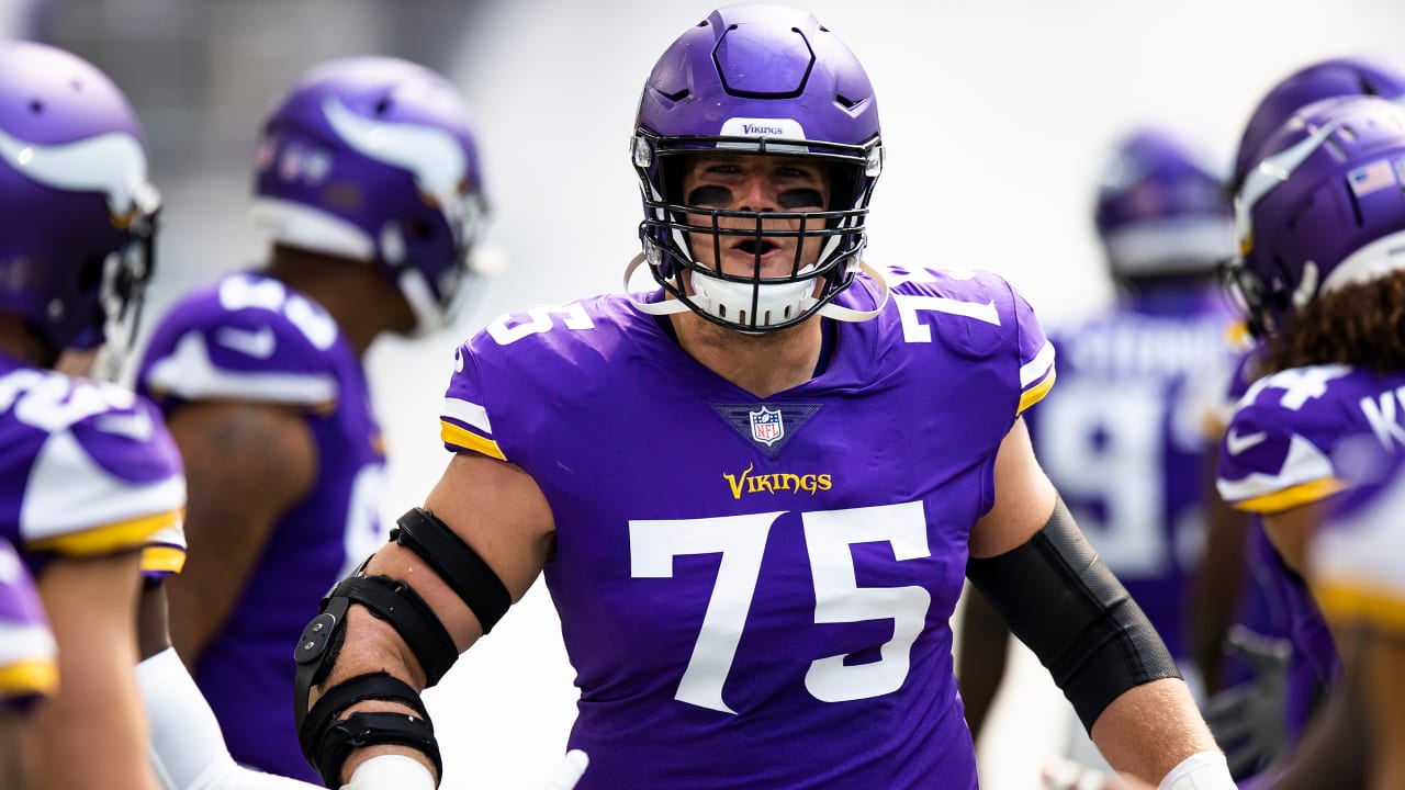 Minnesota Vikings offensive tackle Brian O'Neill (75) blocks