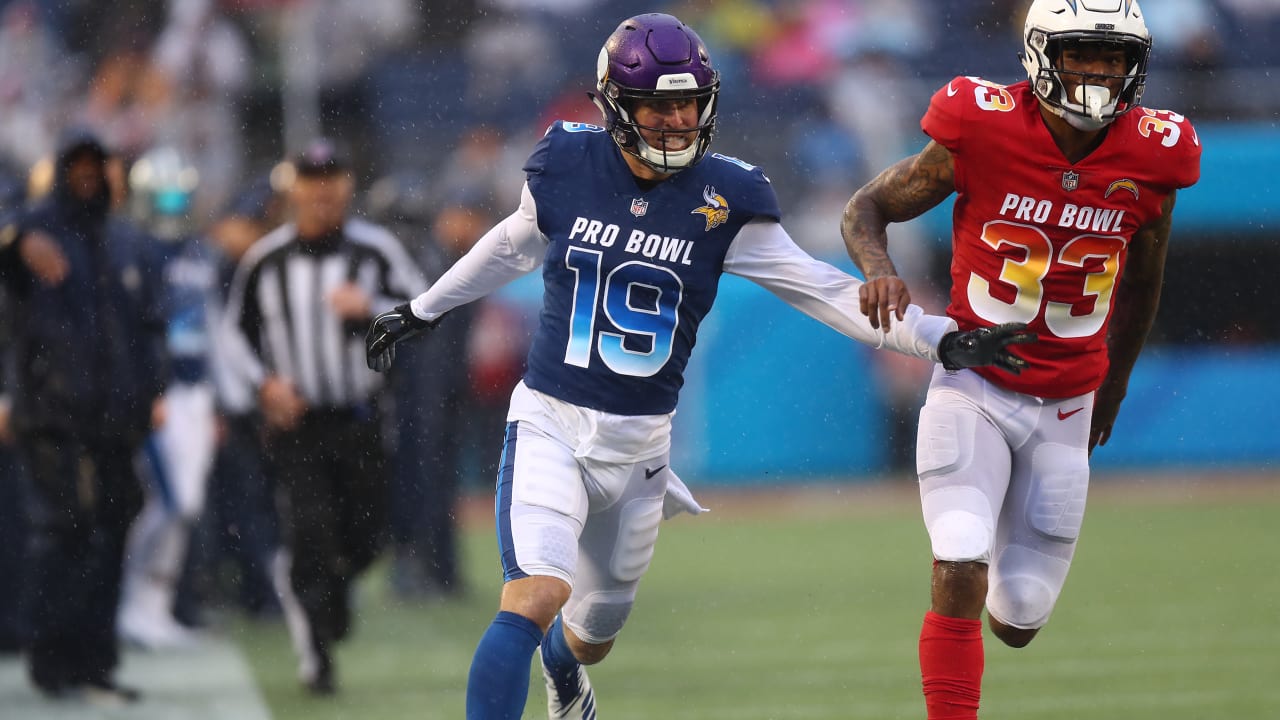 Vikings Pro Bowlers Implement ‘Backyard Football’ During Downpour