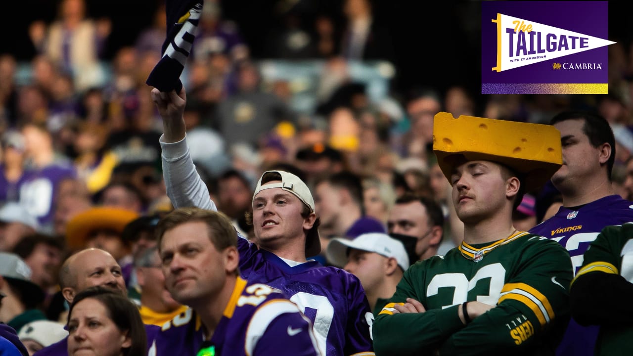 The Vikings Tailgate: Catching Favre Passes & Moss' Moon - Episode 001