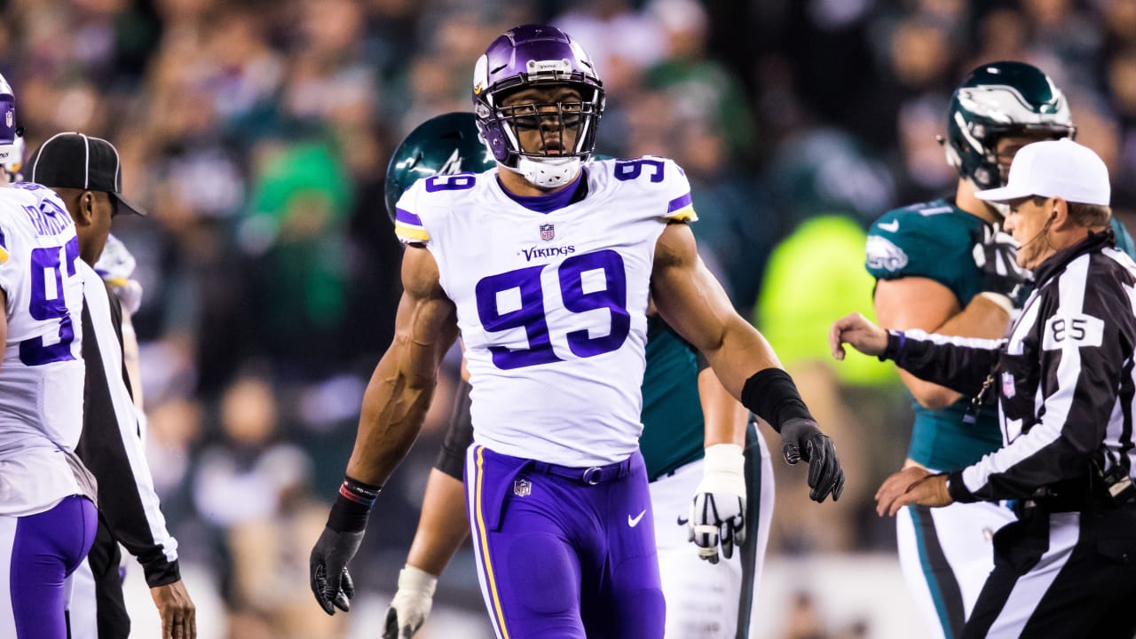 10 VikingsEagles Numbers of Note Hunter Has 4Game Sack Streak for