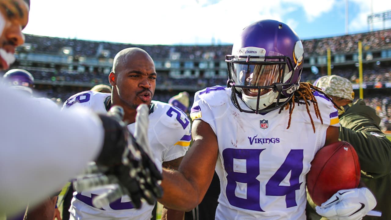 Peterson helps Vikings run past Raiders 30-14