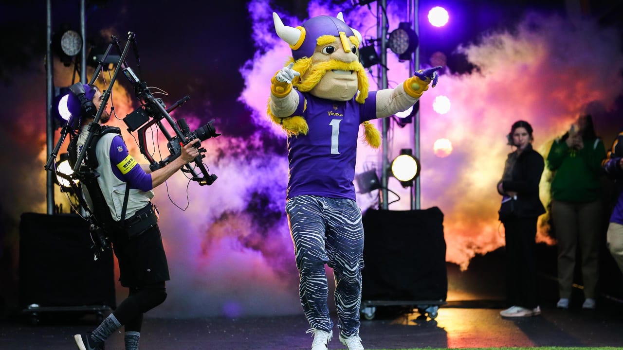 Vikings Mascot Week 15 Halftime Game