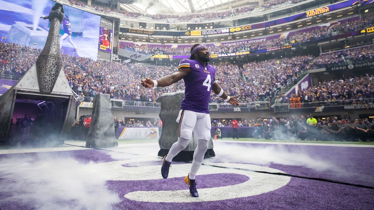 Minnesota Vikings quarterback Kirk Cousins, right, hands off to running  back Dalvin Cook (4) in the second half of an NFL football game against the  Buffalo Bills, Sunday, Nov. 13, 2022, in