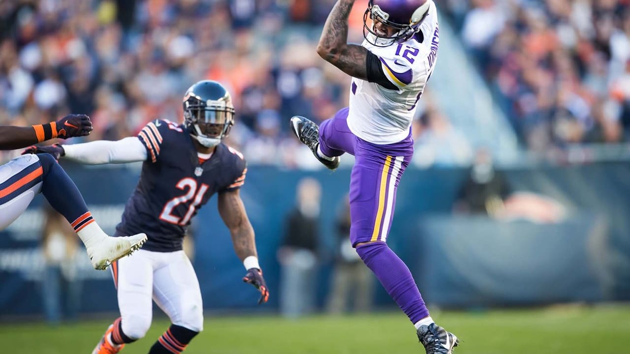 Vikings Vs. Bears: Through-The-Lens