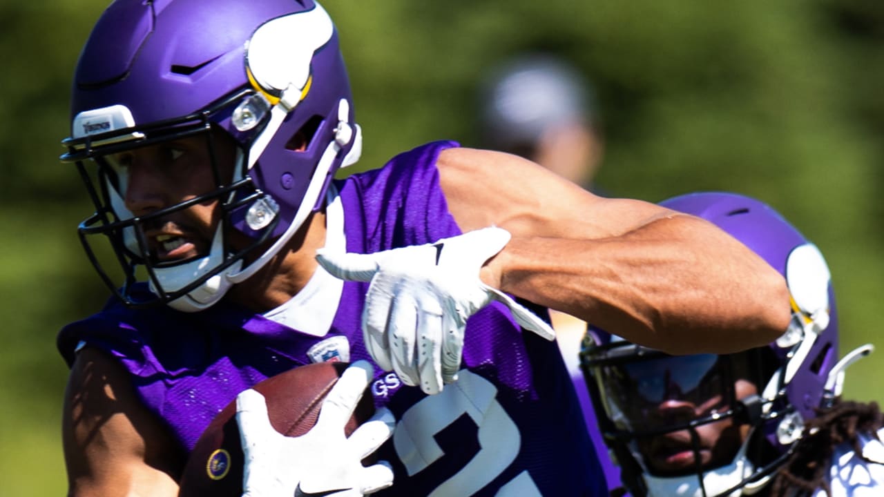 Minnesota Vikings tight end Shane Zylstra during warm-ups before a  preseason NFL football game, Friday, Aug. 27, 2021 in Kansas City, Mo. (AP  Photo/Reed Hoffmann Stock Photo - Alamy