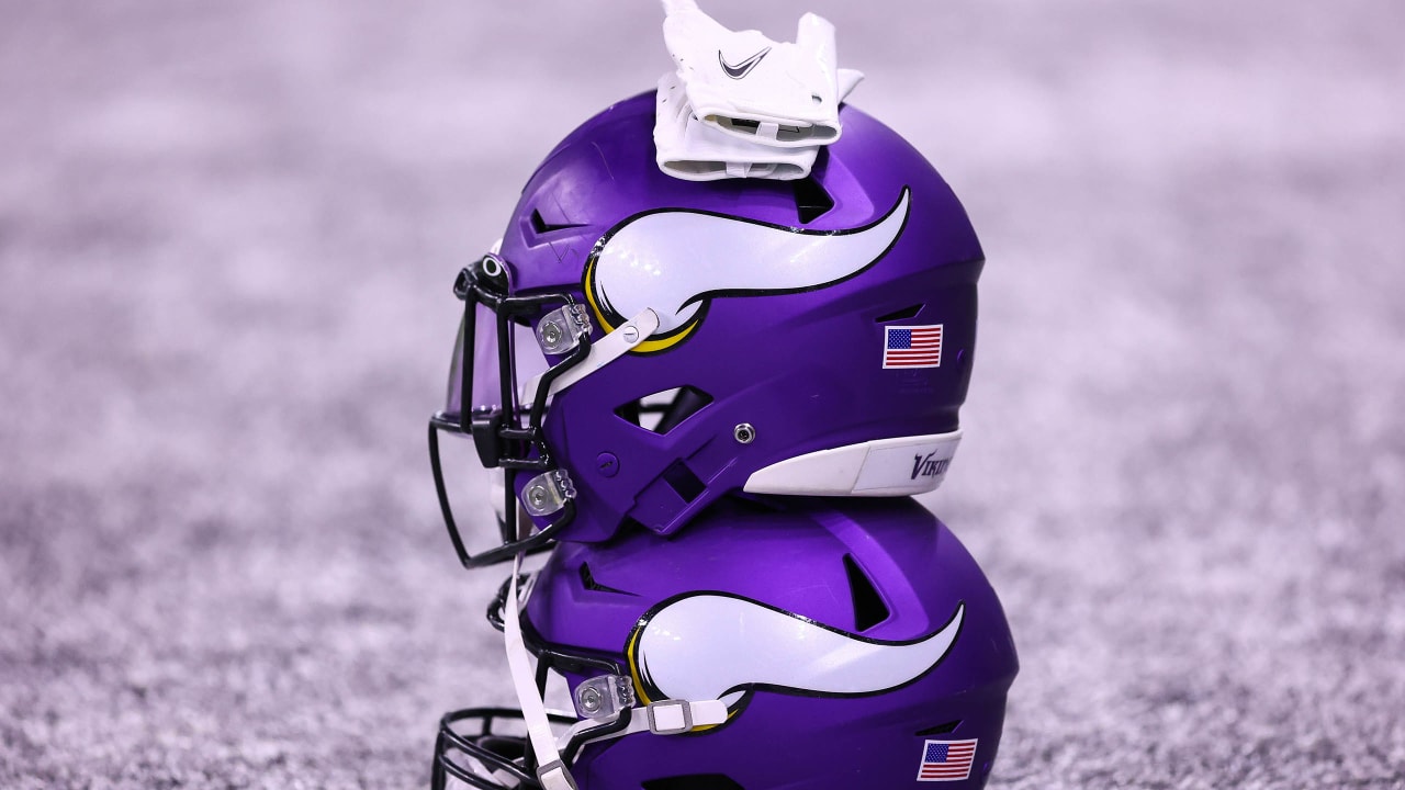 Vikings cut 15 players ahead of Tuesday's roster deadline