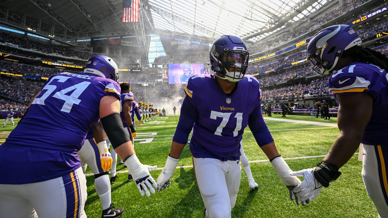 Christian Darrisaw Reaching New Heights in 2nd season as Vikings LT