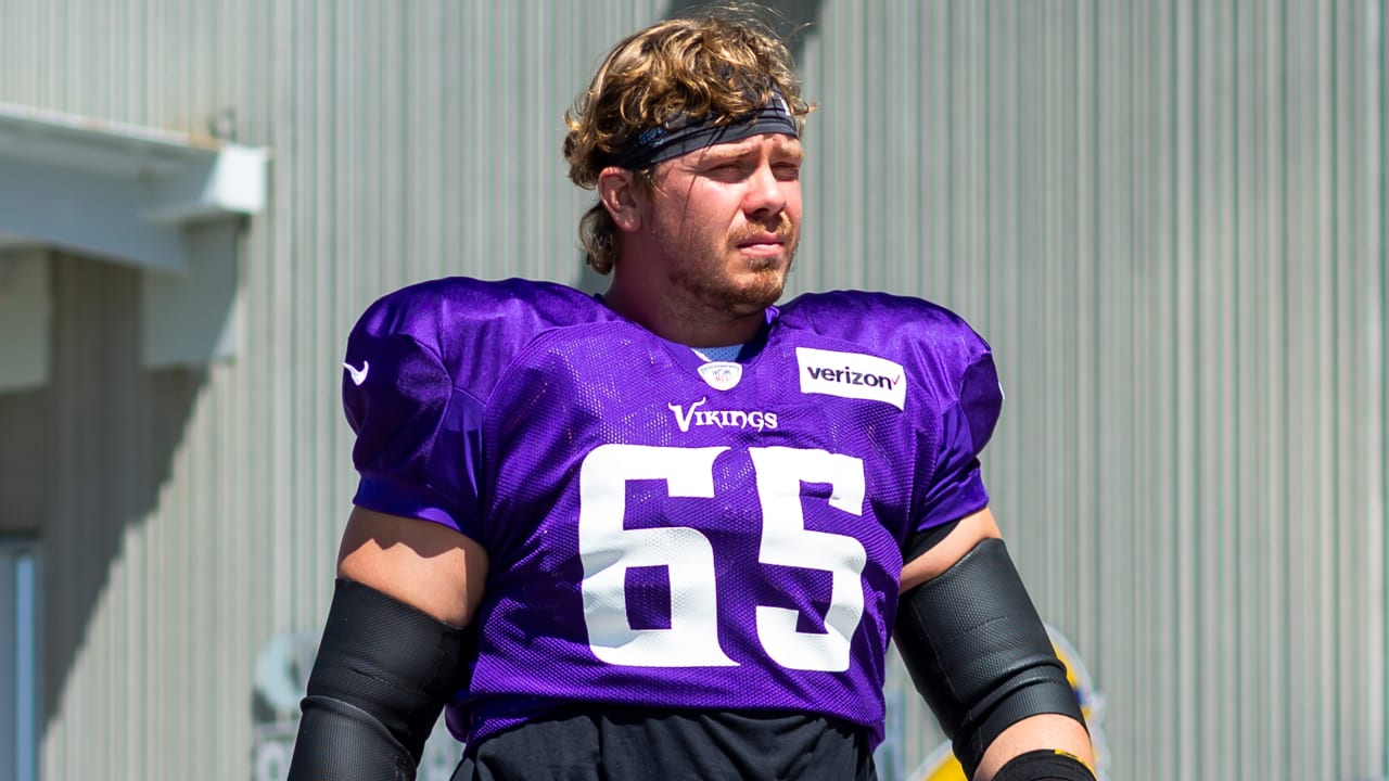 New York Jets claim IOL Pat Elflein off waivers from Minnesota Vikings