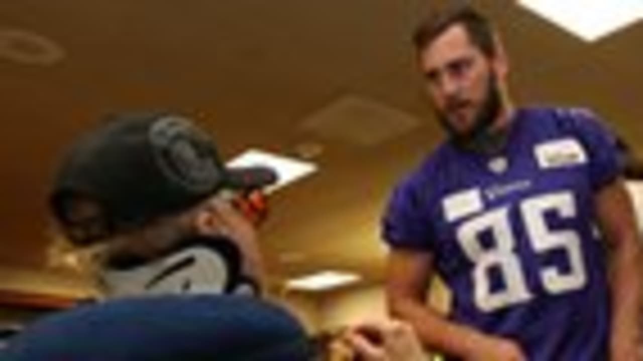 Vikings Make Veterans Day Visit