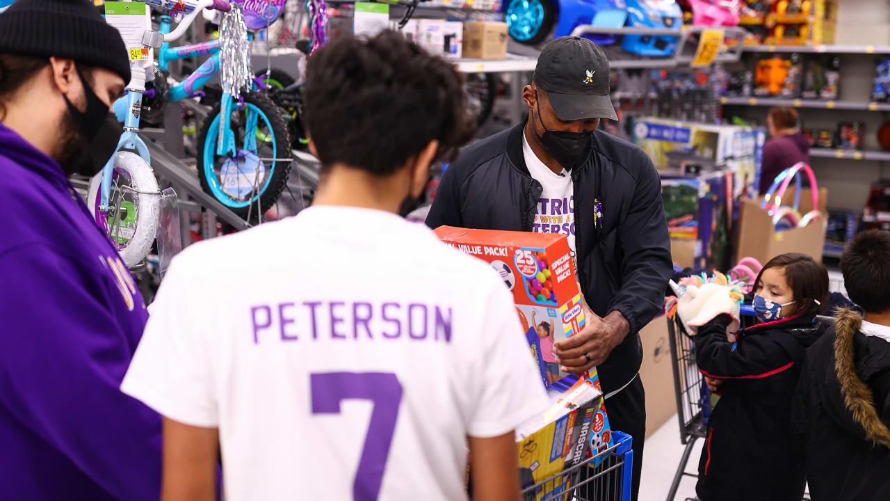 Cardinals give back with annual 'Shop with a Jock