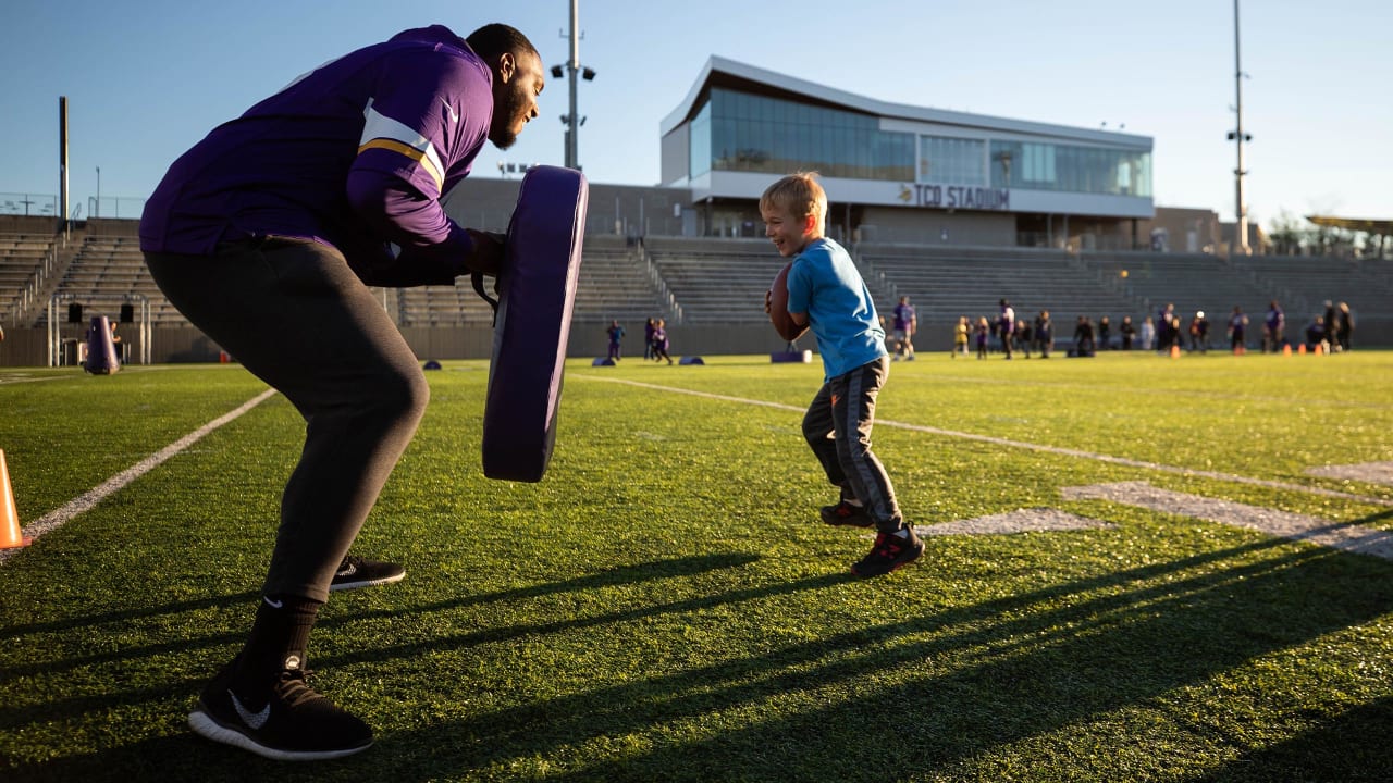 Vikings Players Host PLAY 60 AllAbilities Clinic