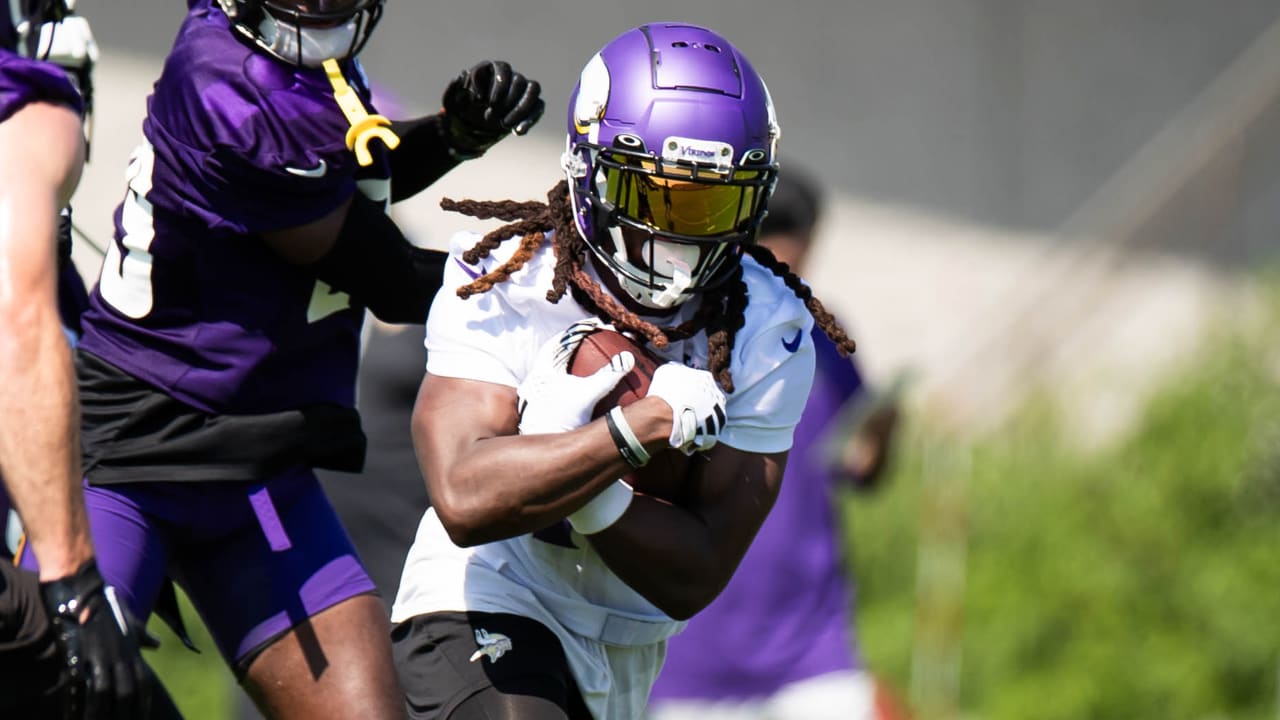 Deestroying Visits Vikings Training Camp