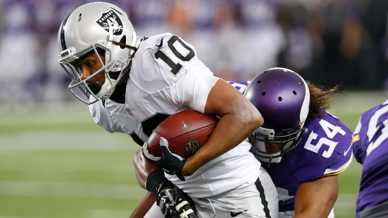 Adrian Peterson helps Vikings run past Raiders 30-14