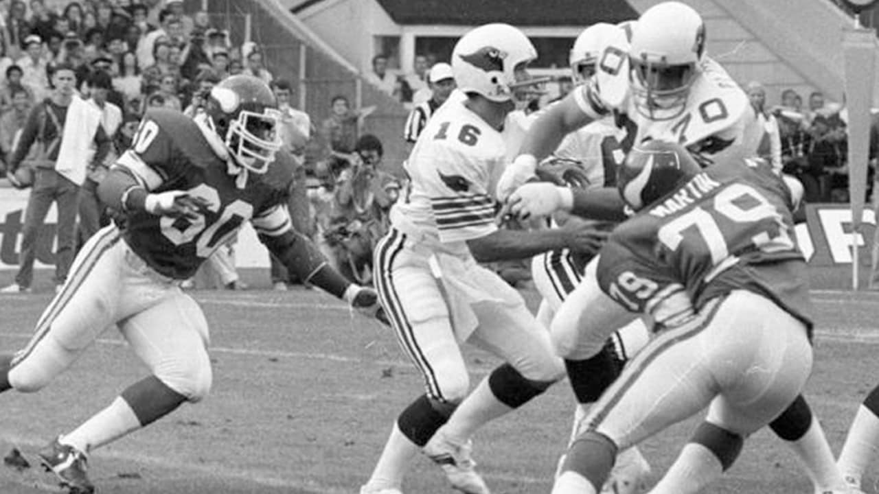 The Minnesota Vikings and the St. Louis Cardinals training at Wembley  Stadium the day before the American Bowl Exhibition Match. A crowd of  around 30,000 people turned up to watch the two