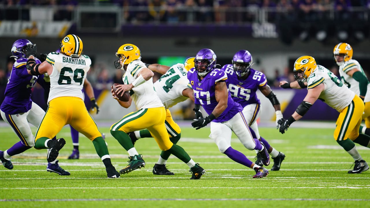 Game Photos VikingsPackers Battle on Monday Night Football