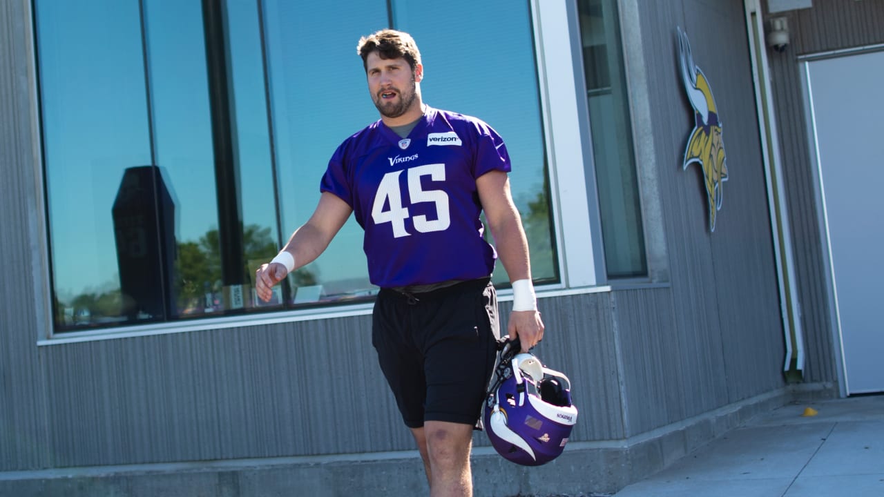 2-Minute Drill: Get to Know Vikings LB Greer Martini