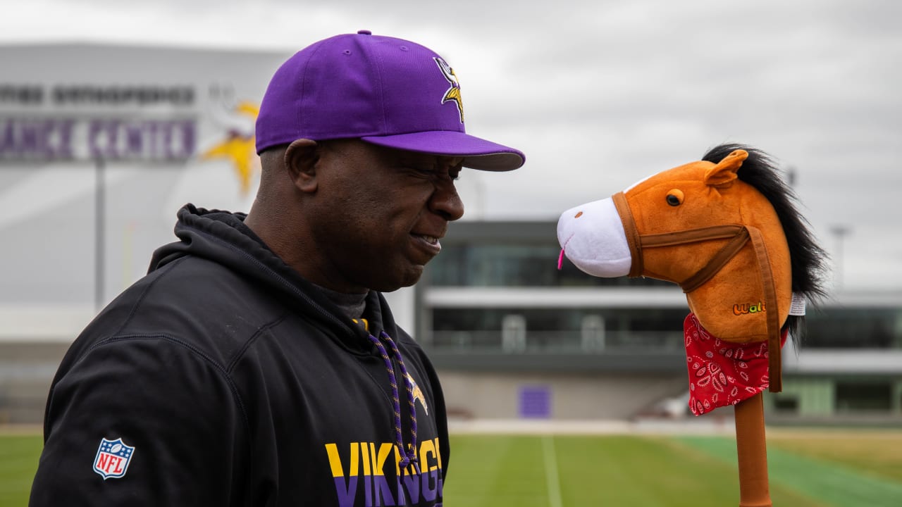 John Randle Unveils the Minnesota 2022 Vikings Schedule 