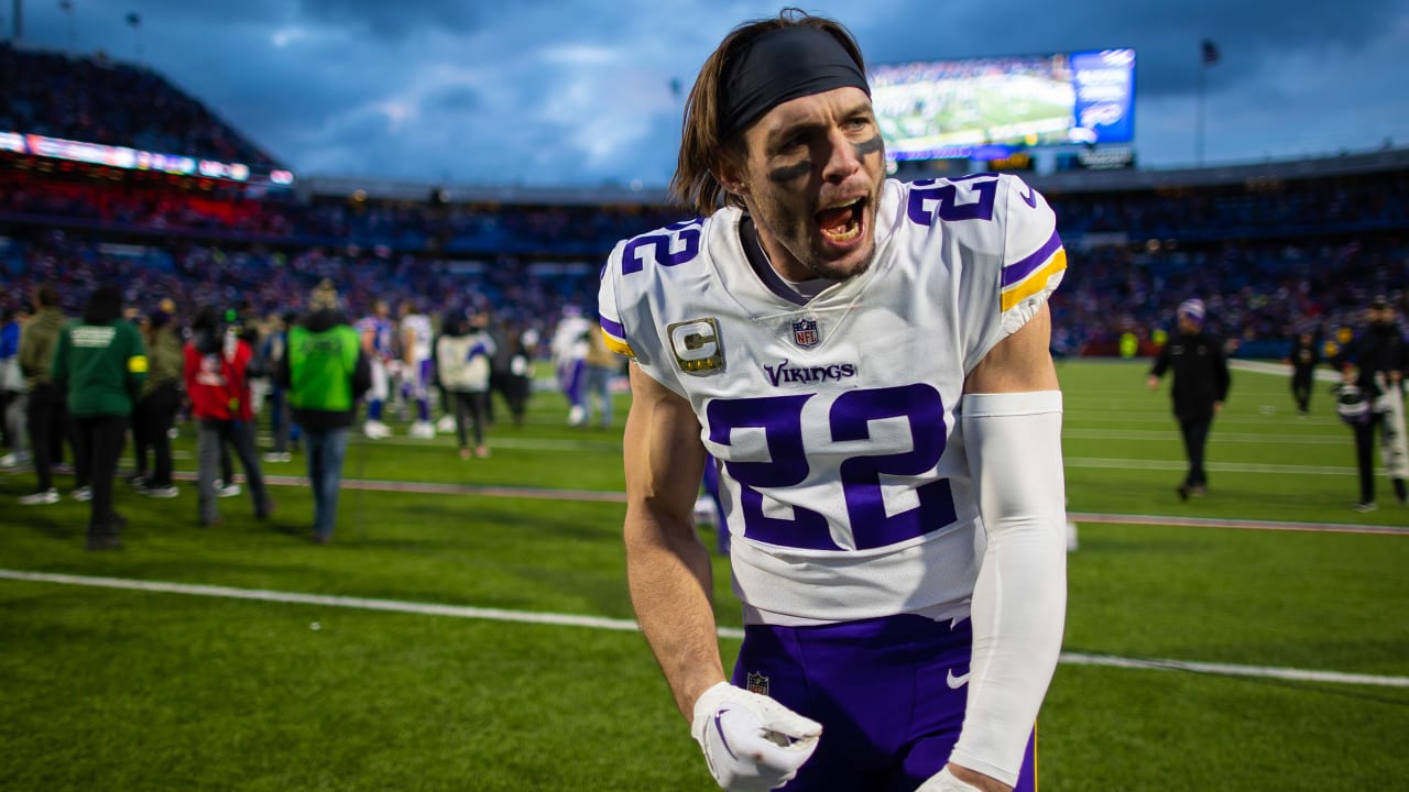 The Hitman Stays *HOME* Harrison Smith Re-Signs with the Vikings 