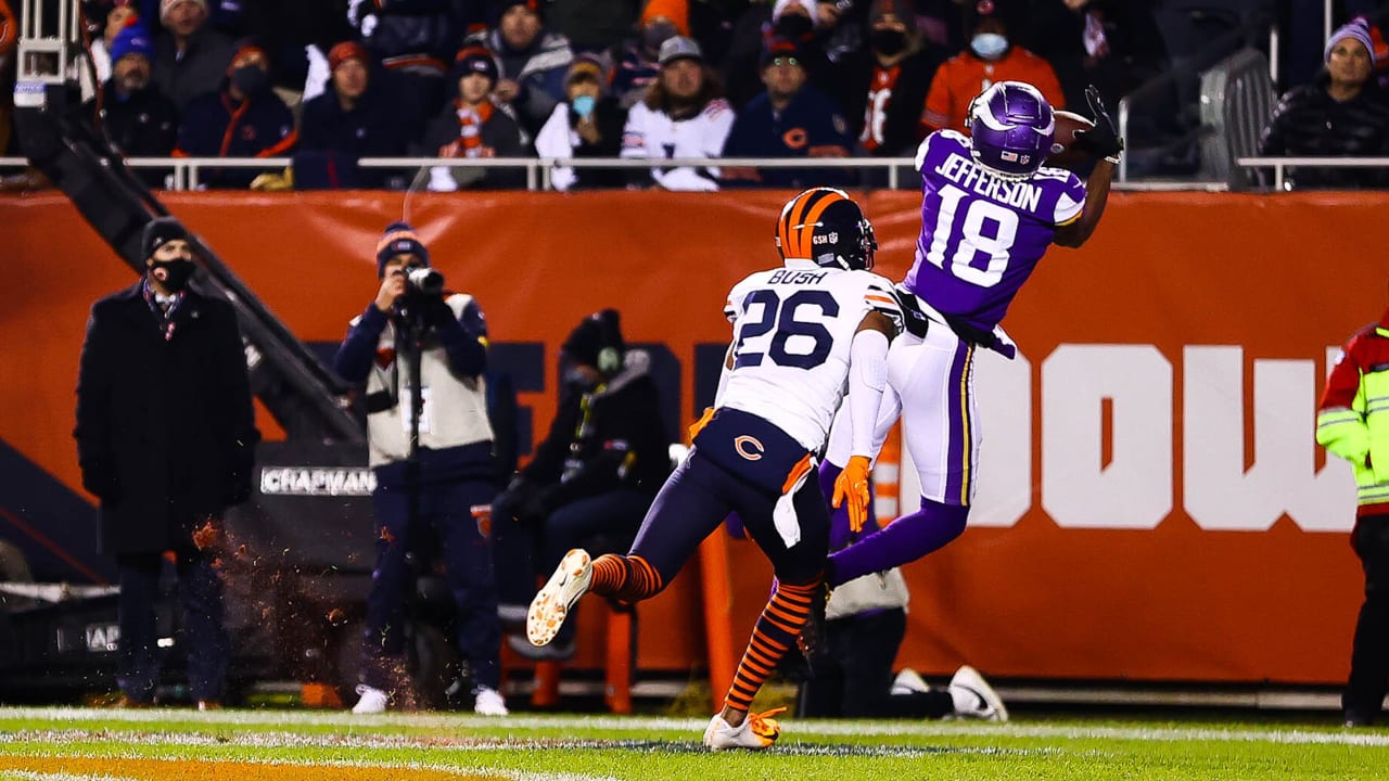 Cousins throws for 2 touchdowns as Vikings beat Bears 17-9