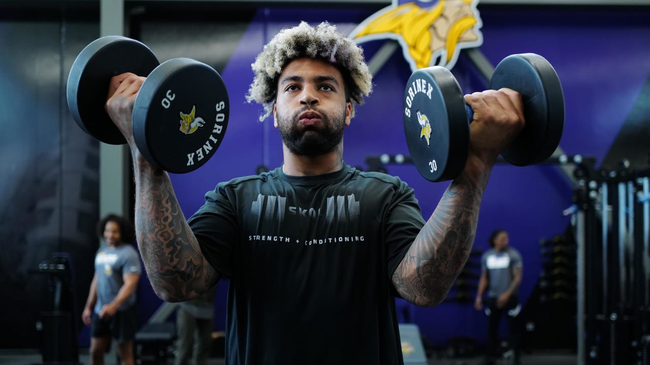 Calling it a 'new beginning,' Vikings' Irv Smith back from injury that  sidelined him for 2021 season - InForum