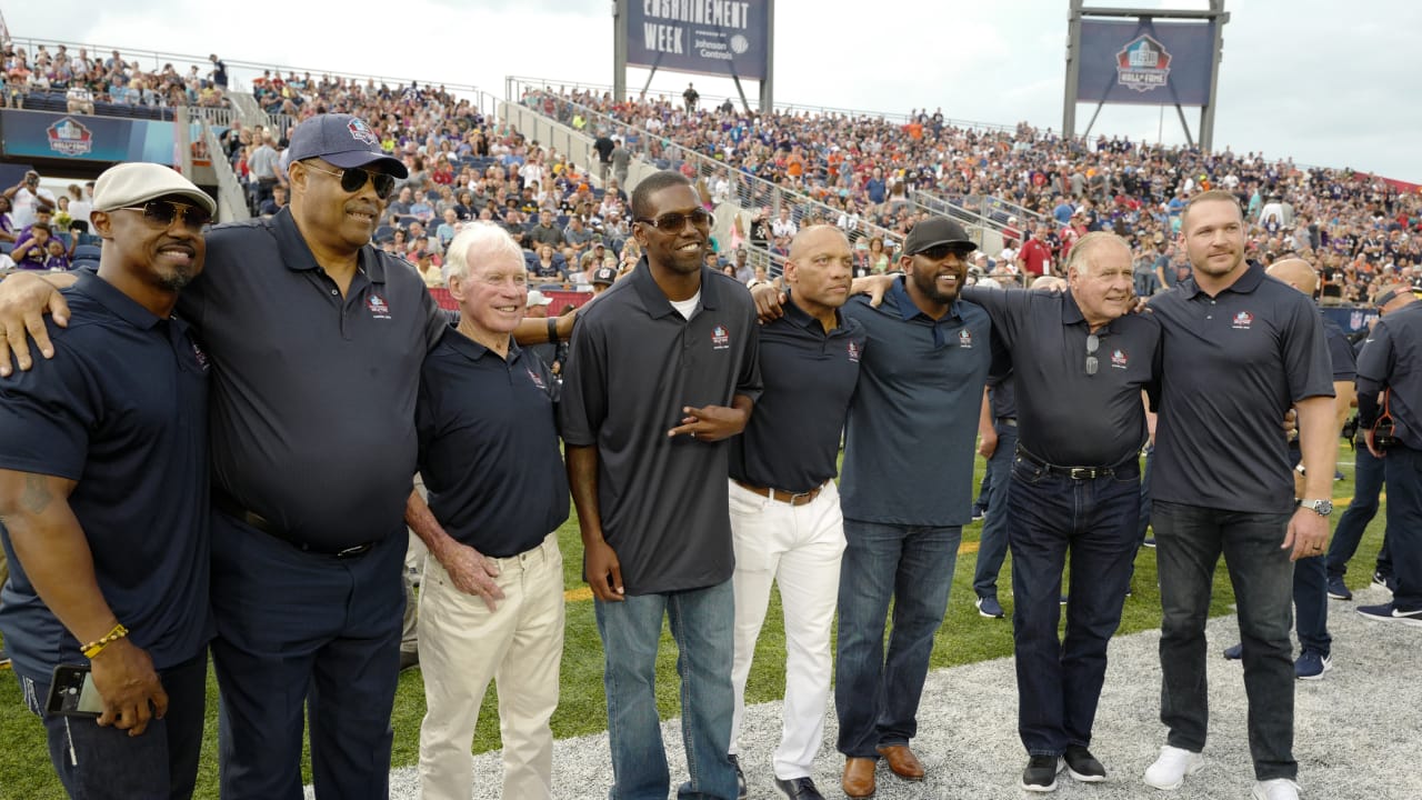 Randy Moss Reflects On Joining Fellow Hall Of Famers