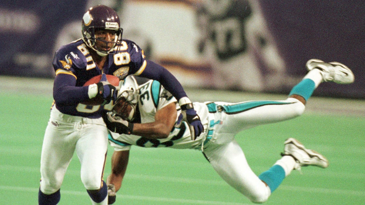 Wide receiver Cris Carter #80 of the Minnesota Vikings in action