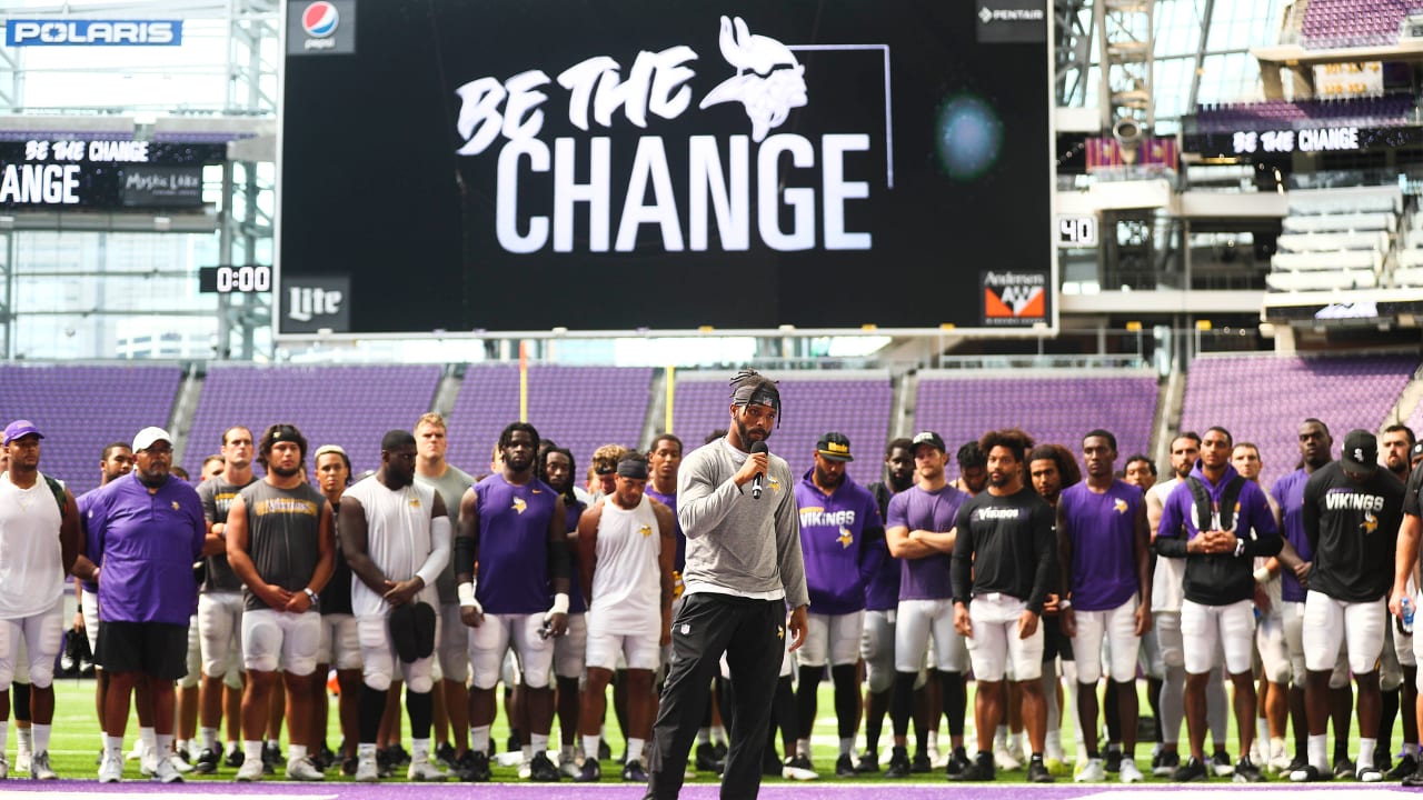 Vikings Team Up With UnitedHealthcare and Hy-Vee To Distribute 1,500  Thanksgiving Meals