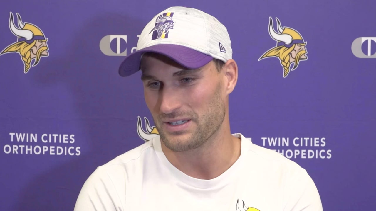 Vikings' Kirk Cousins makes request after seeing shirtless mini-me