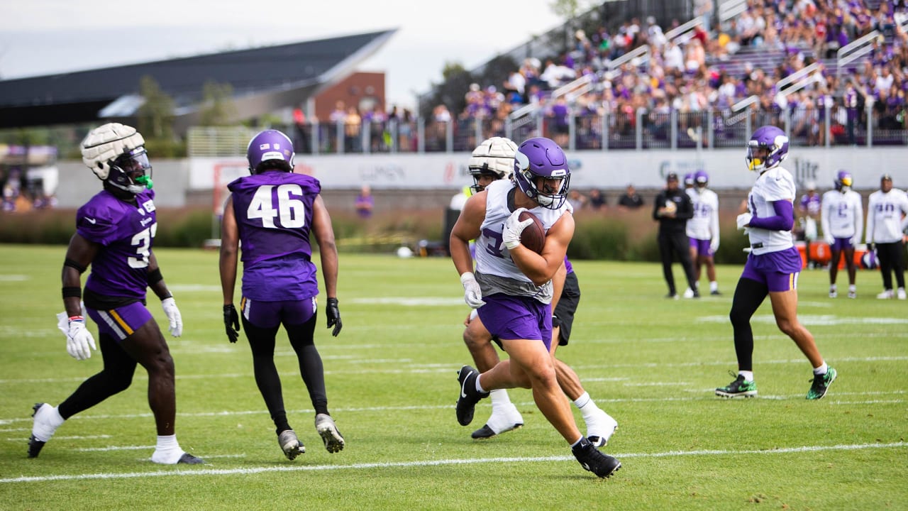 3 Observations: Vikings Shift Gears with Jog-Through Ahead of Night Practice
