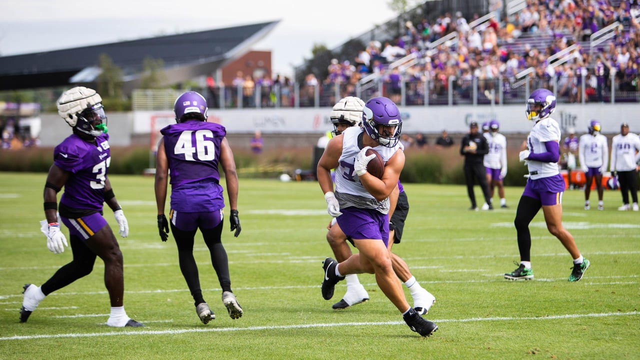 Vikings training camp recap, Day 8: Flores' defense shines again at night  practice - Sports Illustrated Minnesota Vikings News, Analysis and More