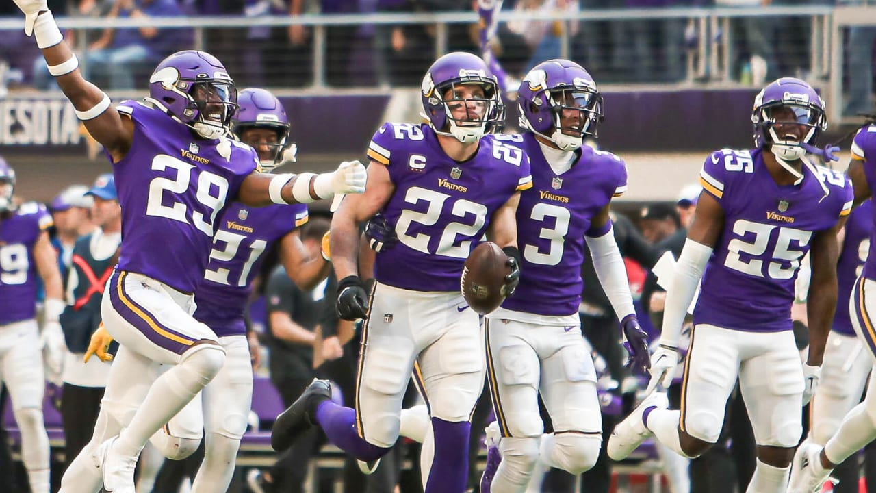 Watch Vikings' Harrison Smith catch an absurd interception