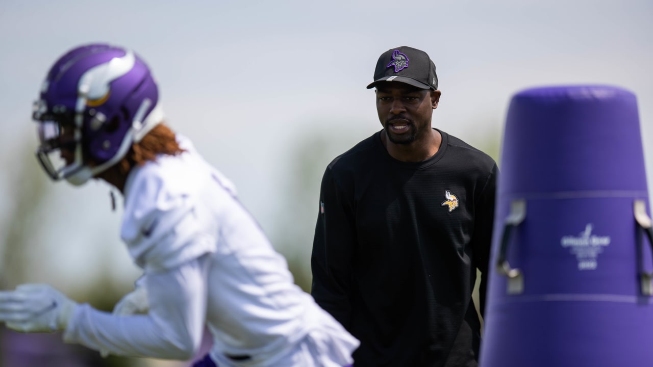 Vikings Special Teams Coordinator Matt Daniels Supporting Lewis Cine Years After Overcoming 9959