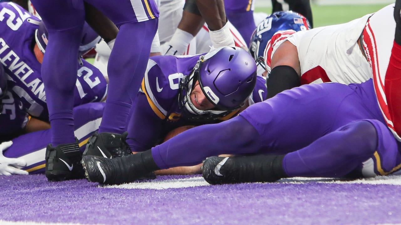 Kirk Cousins throws 99-yard pick six, gets blown up on block [video] -  DraftKings Network