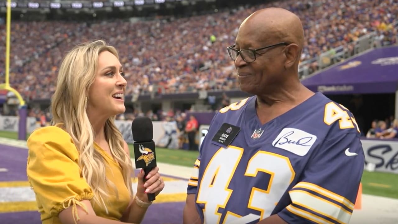 Bud Grant's Family Leads the Skol Chant and Sounds the Gjallarhorn 