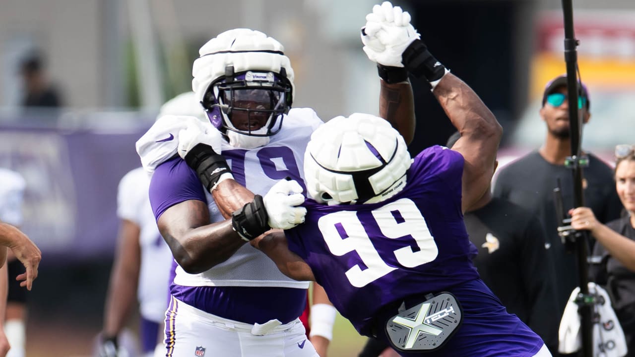 Vikings training camp recap, Day 8: Flores' defense shines again at night  practice - Sports Illustrated Minnesota Vikings News, Analysis and More