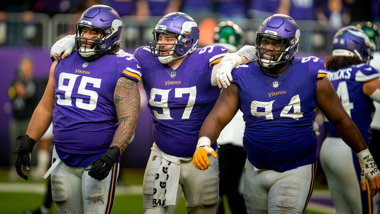 Vikings linemen leaning on Dalvin Tomlinson to learn new defense