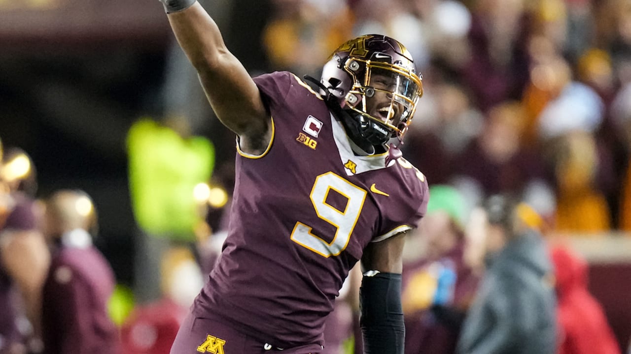 Highlights: Minnesota Defensive Lineman Esezi Otomewo